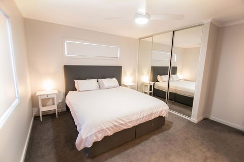 Wellington Lake Retreat - Surfers Gold Coast 13