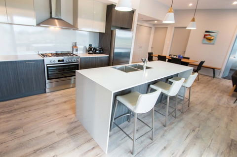Wellington Lake Retreat - Surfers Gold Coast 2