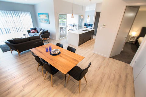 Wellington Lake Retreat - Surfers Gold Coast 0