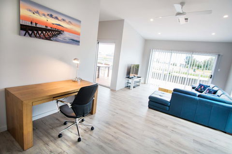 Wellington Lake Retreat - Surfers Gold Coast 7