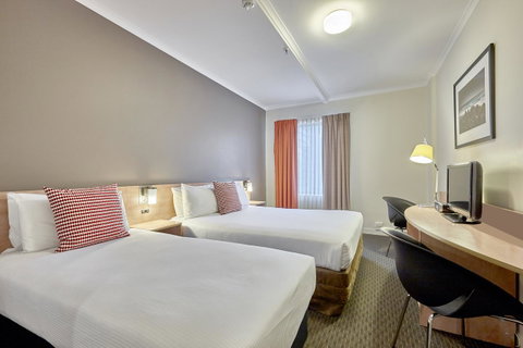 Ibis Perth - Surfers Gold Coast 7