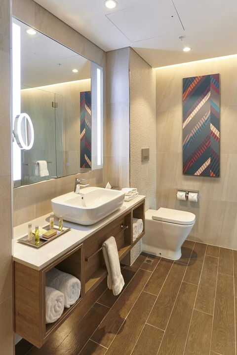 Doubletree By Hilton Perth Northbridge - Surfers Gold Coast 13