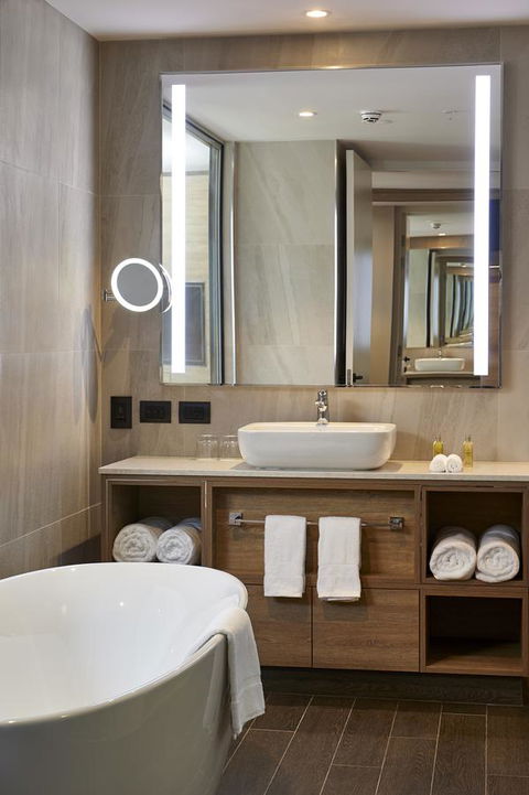 Doubletree By Hilton Perth Northbridge - Surfers Gold Coast 17