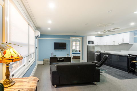 Blue Door Apartments - Surfers Gold Coast 14