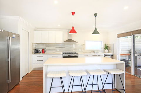 Calming Waters - Pet Friendly - Community Pool - Surfers Gold Coast 14