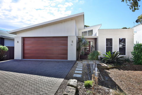 Calming Waters - Pet Friendly - Community Pool - Surfers Gold Coast 35