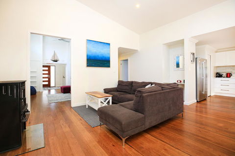 Calming Waters - Pet Friendly - Community Pool - Surfers Gold Coast 10