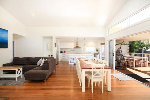 Calming Waters - Pet Friendly - Community Pool - Surfers Gold Coast 12
