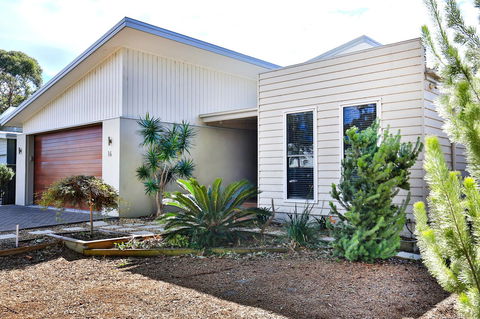 Calming Waters - Pet Friendly - Community Pool - Surfers Gold Coast 37