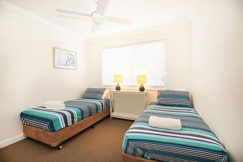 Calming Waters - Pet Friendly - Community Pool - Surfers Gold Coast 18