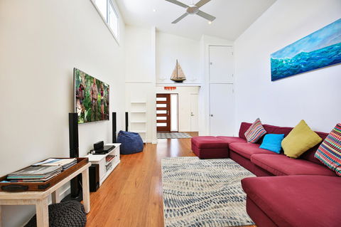 Calming Waters - Pet Friendly - Community Pool - Surfers Gold Coast 3