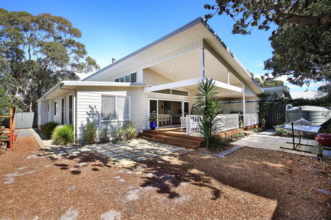 Calming Waters - Pet Friendly - Community Pool - Surfers Gold Coast 32