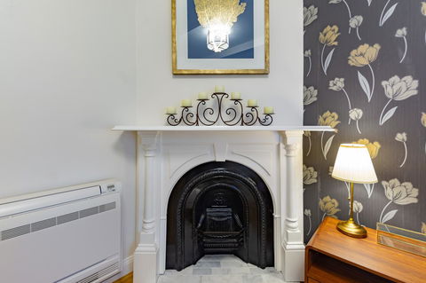 Heritage Townhouse Near Harbour Bridge - Surfers Gold Coast 8