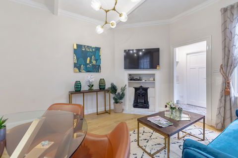 Heritage Townhouse Near Harbour Bridge - Surfers Gold Coast 17