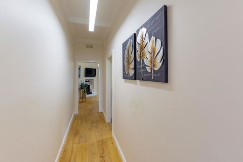 Heritage Townhouse Near Harbour Bridge - Surfers Gold Coast 12