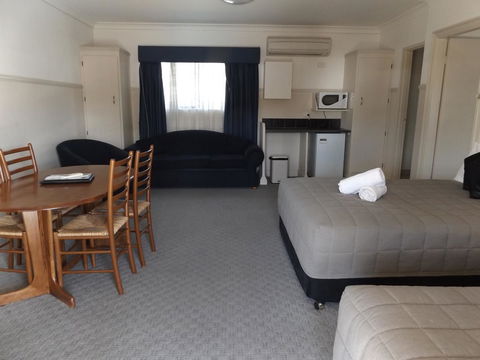 Ben Chifley Motor Inn - Surfers Gold Coast 24