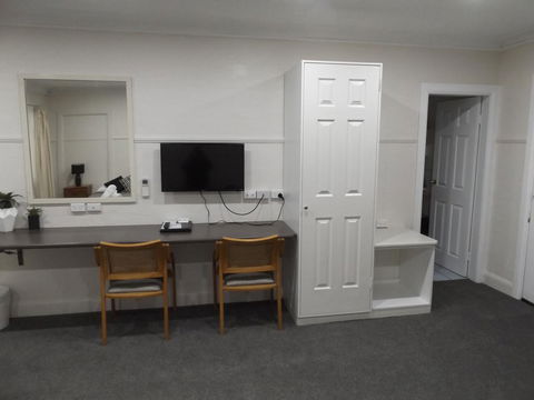 Ben Chifley Motor Inn - Surfers Gold Coast 6