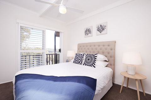 Bright And Spacious Family Home With Leafy Deck - Surfers Gold Coast 4