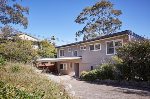 Bright And Spacious Family Home With Leafy Deck - Surfers Gold Coast 32