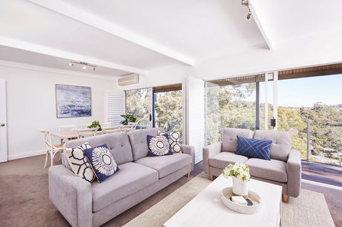 Bright And Spacious Family Home With Leafy Deck - Surfers Gold Coast 0