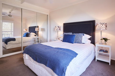 Bright And Spacious Family Home With Leafy Deck - Surfers Gold Coast 5
