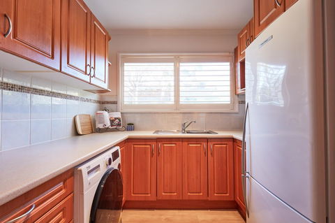 Bright And Spacious Family Home With Leafy Deck - Surfers Gold Coast 18
