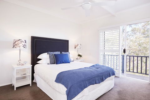 Bright And Spacious Family Home With Leafy Deck - Surfers Gold Coast 1