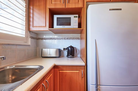 Bright And Spacious Family Home With Leafy Deck - Surfers Gold Coast 19