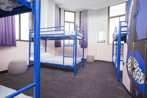YHA Sydney Central - Surfers Gold Coast 30