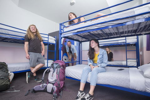 YHA Sydney Central - Surfers Gold Coast 34