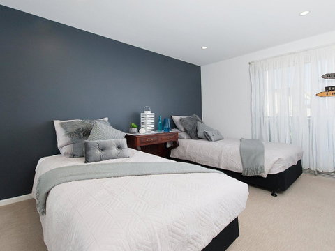 Blue View @ Fingal Bay - Surfers Gold Coast 26