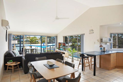 Sails Luxury Apartments Merimbula - Surfers Gold Coast 39