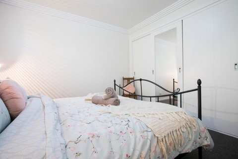 Armidale Cottage - House 2 - Surfers Gold Coast 24