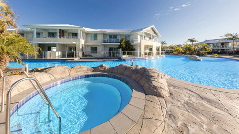 Oaks Port Stephens Pacific Blue Resort - Surfers Gold Coast 1