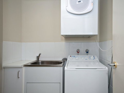 Messines Street, Breakwater Apartment, 104 - Surfers Gold Coast 10
