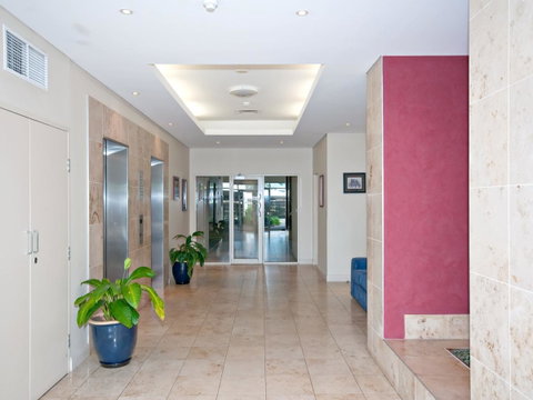Messines Street, Breakwater Apartment, 104 - Surfers Gold Coast 14