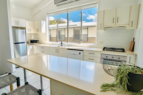 Hastings By The Sea - Surfers Gold Coast 8