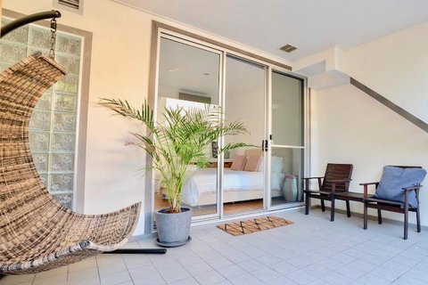 Hastings By The Sea - Surfers Gold Coast 15