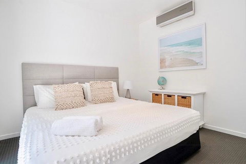 Hastings By The Sea - Surfers Gold Coast 4