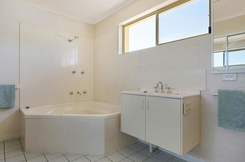 Baywatch Apartments Merimbula - Surfers Gold Coast 16
