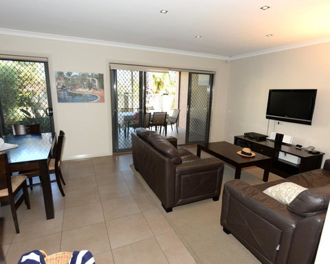 Yarrawonga Waterfront Apartments - Surfers Gold Coast 7