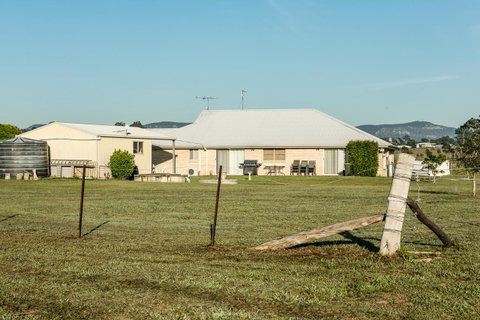 Madigan Wine Country Cottages - Surfers Gold Coast 32