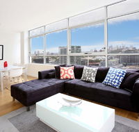 Gadigal Groove - Modern and Bright 3BR Executive Apartment in Zetland with Views - Surfers Gold Coast