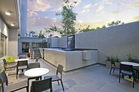 Argus Hotel Darwin - Surfers Gold Coast 2