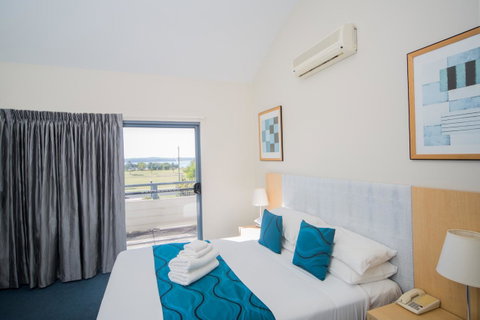 Corrigans Cove - Surfers Gold Coast 4