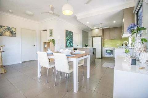 ZEN QUEST - The NOMADS PAD Near Nightcliff Markets & Sunset Foreshore - Surfers Gold Coast 13