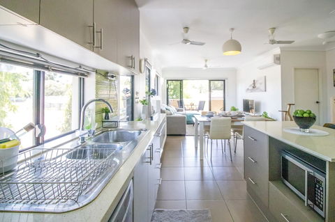 ZEN QUEST - The NOMADS PAD Near Nightcliff Markets & Sunset Foreshore - Surfers Gold Coast 25