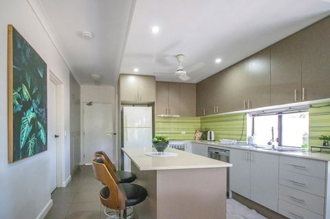 ZEN QUEST - The NOMADS PAD Near Nightcliff Markets & Sunset Foreshore - Surfers Gold Coast 27