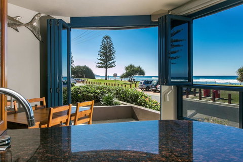 Lennox Holiday Apartments - Surfers Gold Coast 1