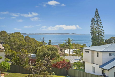 BonniEscape - Surfers Gold Coast 2